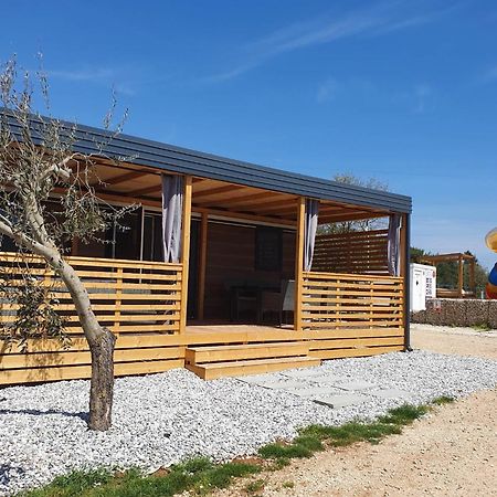 Mobile Homes Karlo & Dino Пула Стая снимка
