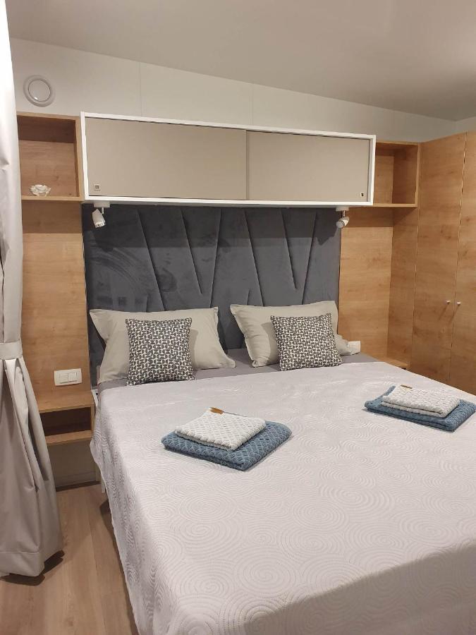 Mobile Homes Karlo & Dino Пула Екстериор снимка
