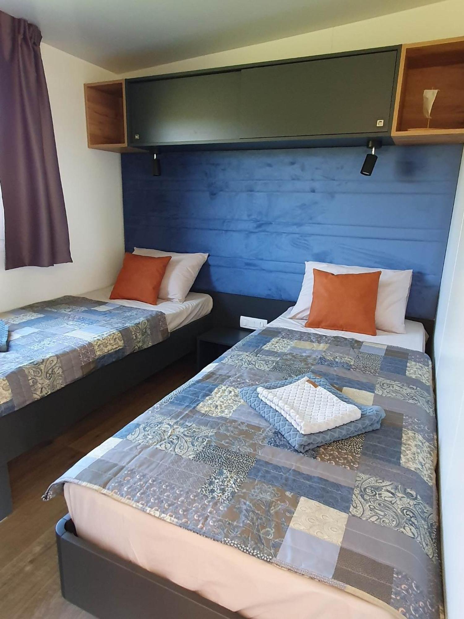 Mobile Homes Karlo & Dino Пула Стая снимка