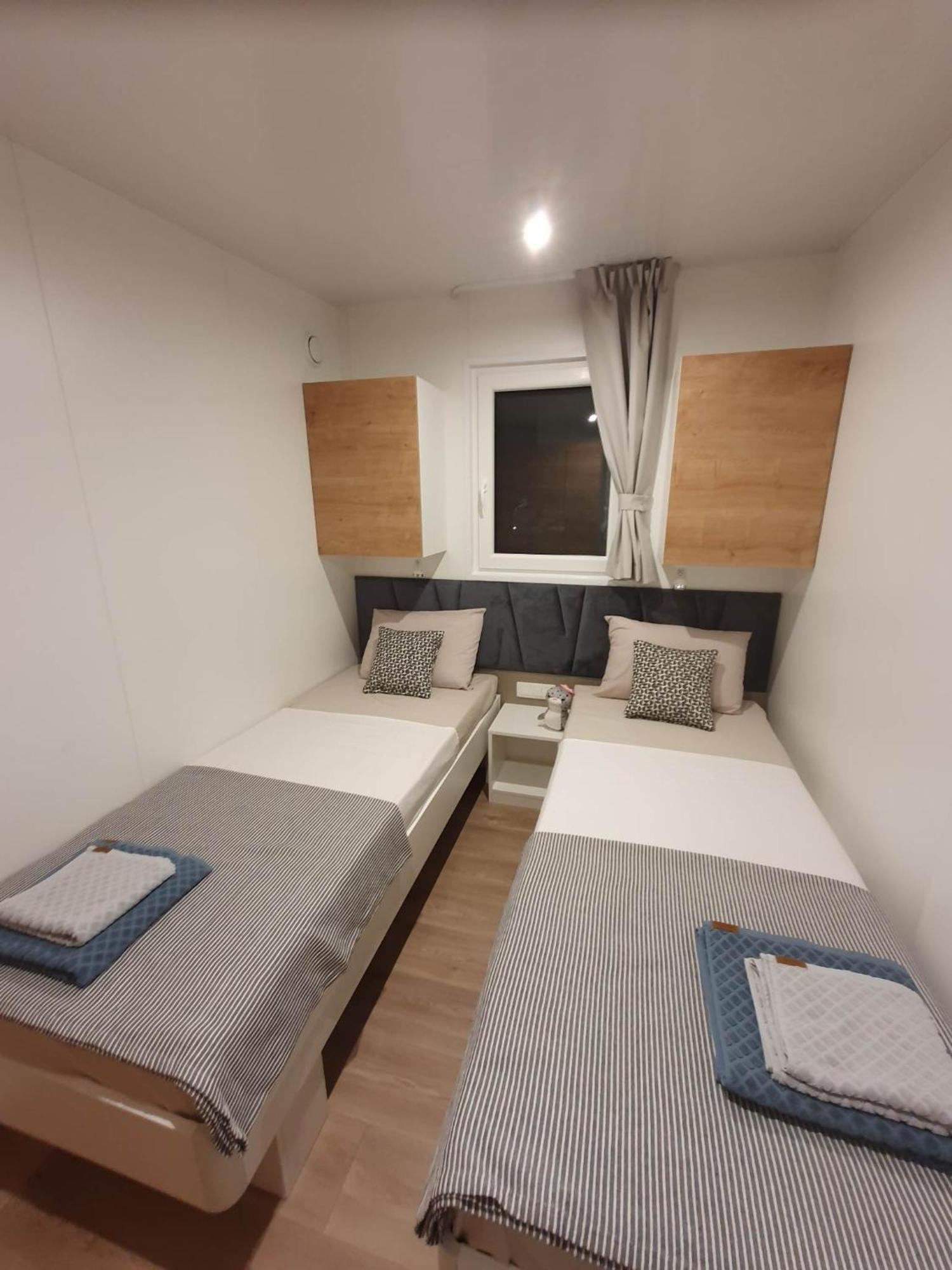 Mobile Homes Karlo & Dino Пула Стая снимка